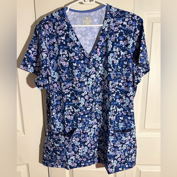 MedCouture Floral Print Scrub Top - Picture 1 of 4